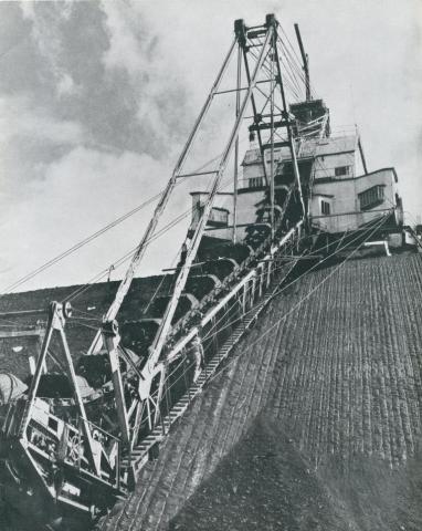 Coal dredger, Yallourn open cut, 1954