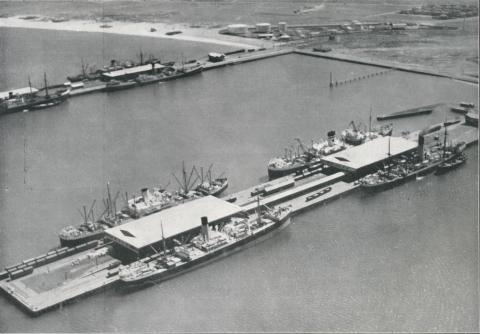 Aerial view of Station and Princes Piers, Port Melbourne, 1939