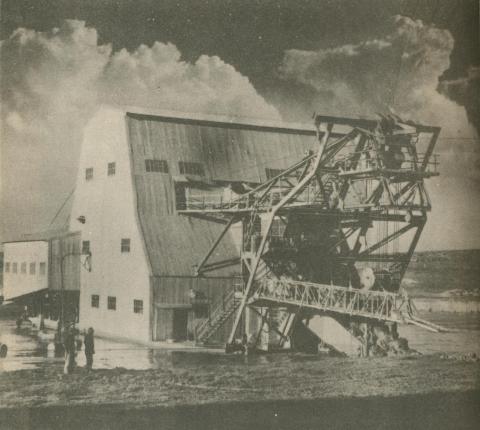 Dredging for alluvial gold, Newstead, 1950