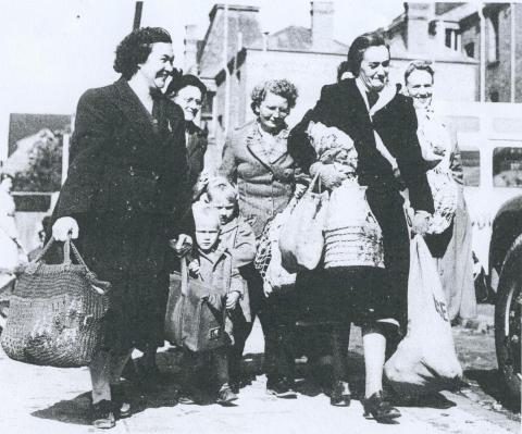 Suburban shopping, Melbourne, 1954