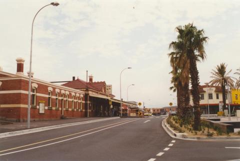 Sandringham Railway Station, 2001