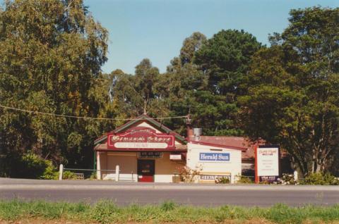 Clematis general store, 2001