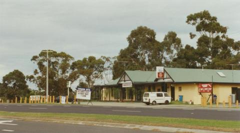 Tooradin Hotel, 2002