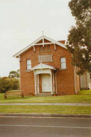 Macarthur court house, 2002