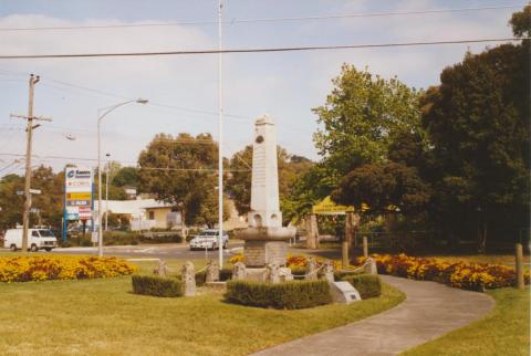 Croydon war memorial, Wicklow Avenue, 2007
