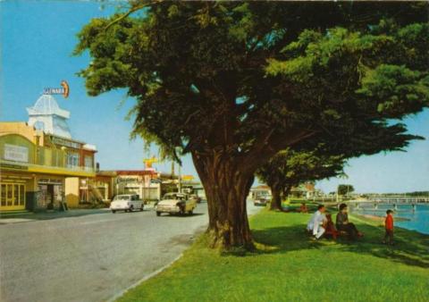 The Esplanade, Lakes Entrance