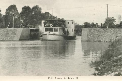 PS Avoca in Lock II, Mildura