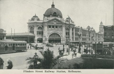 Flinders Street Railway Station, Melbourne, 1942