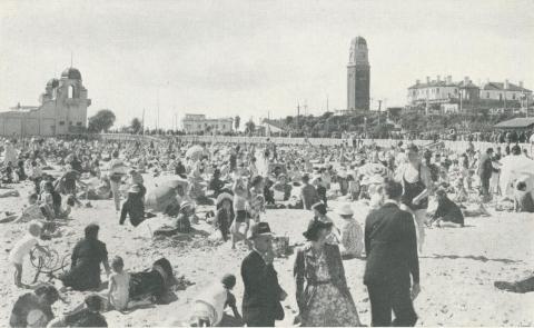 Crowds on the beach, St Kilda