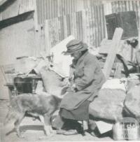 Aged women evicted from a slum house, North Melbourne, 1942