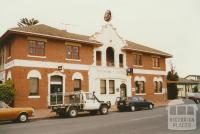 Pakenham Hotel, 2002