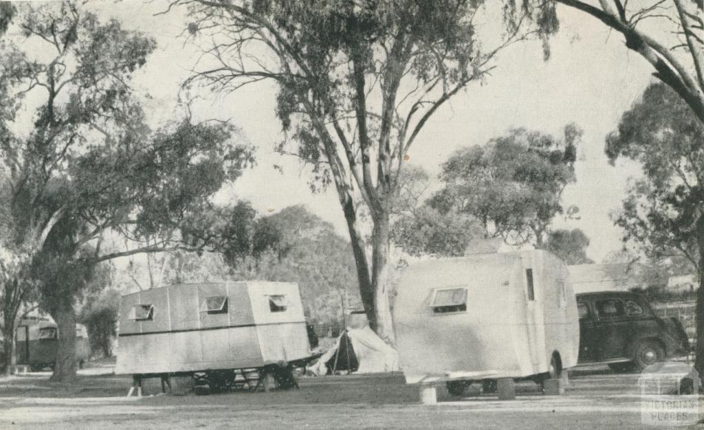 Holiday Homes, Victoria Park, Echuca, 1950