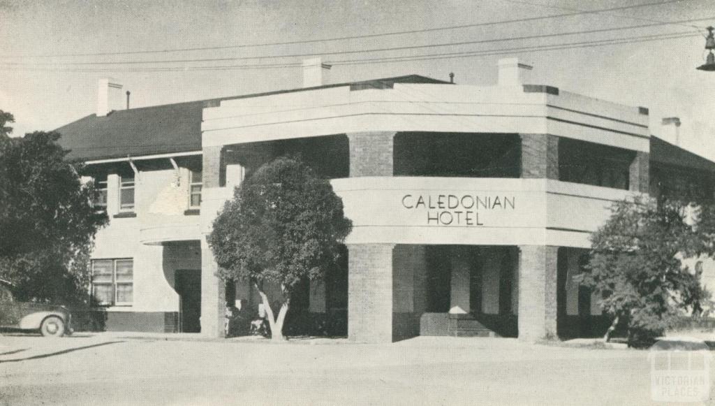 Caledonian Hotel, Hare Street, Echuca, 1950