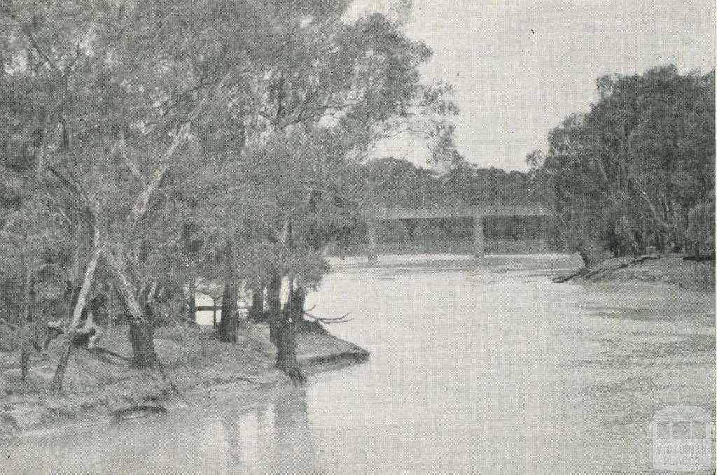 View of bridge over the Murray River at Echuca, 1968