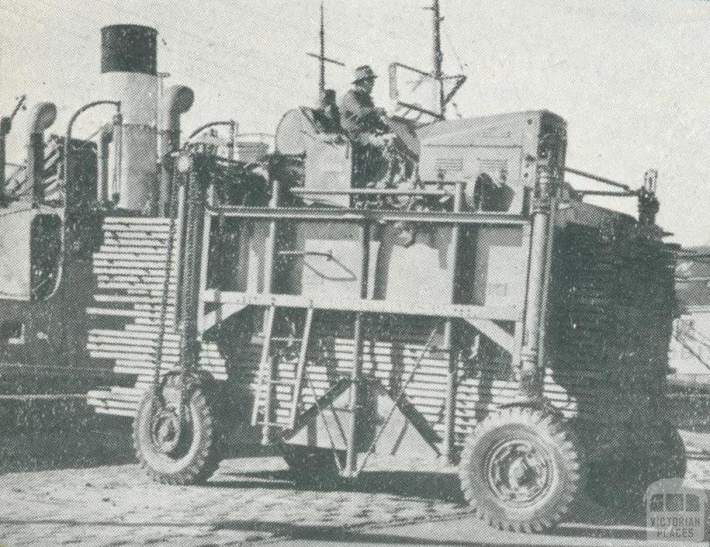 Timber handling equipment, Port of Melbourne, 1947