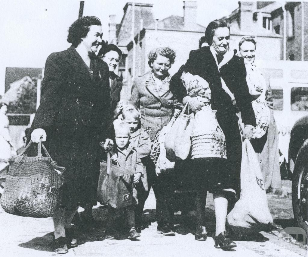 Suburban shopping, Melbourne, 1954