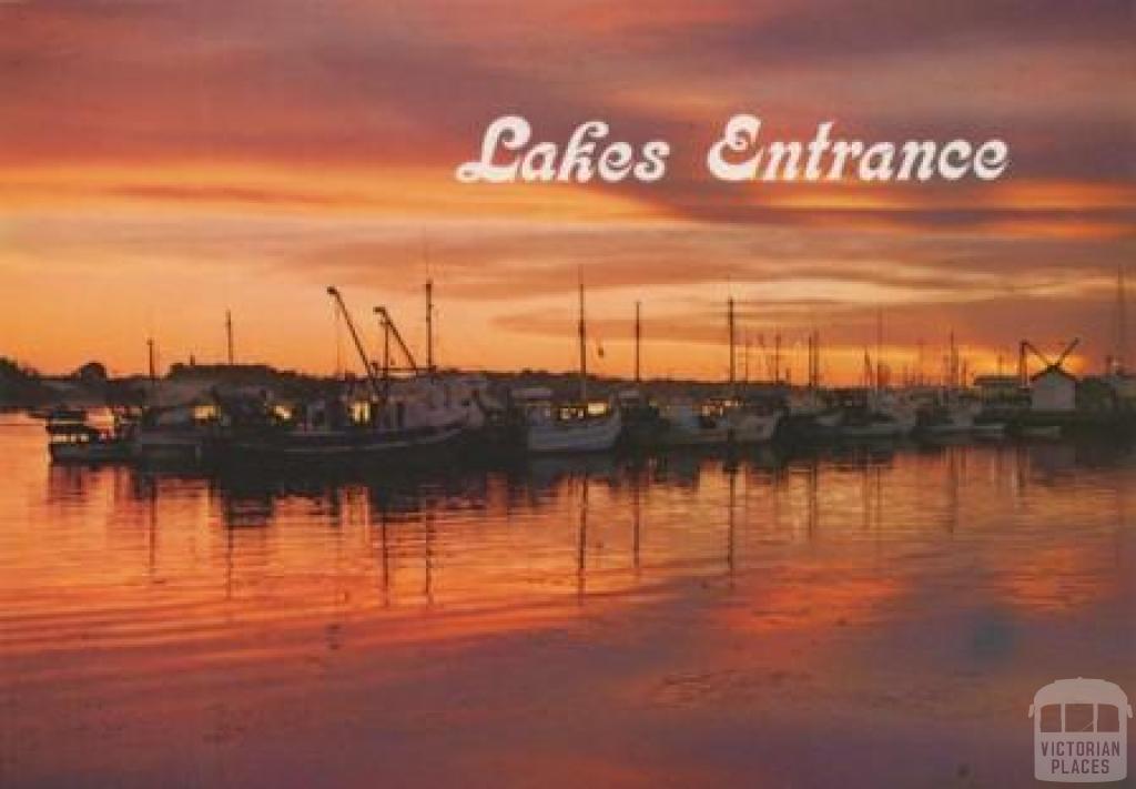 Evening approaches, Lakes Entrance
