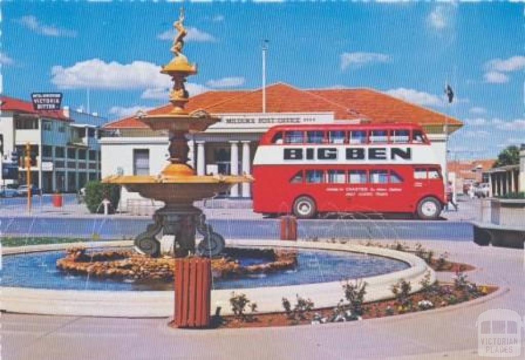 Mildura Post Office and Big Ben Tourist Bus in Deakin Avenue