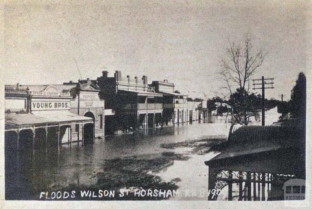 Floods, Wilson Street, Horsham, 1909