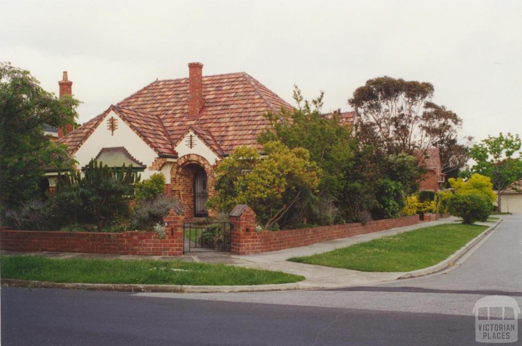 Hampton Court, Ivanhoe (Jennings estate), 2000