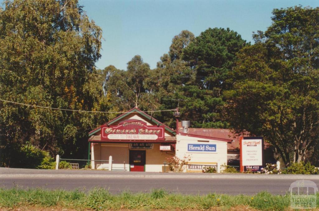 Clematis general store, 2001