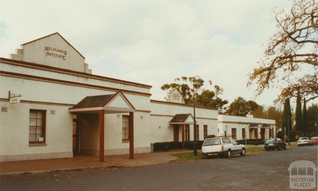 Mechanics' Institute, Hamilton Street (former shire office far right), 2002