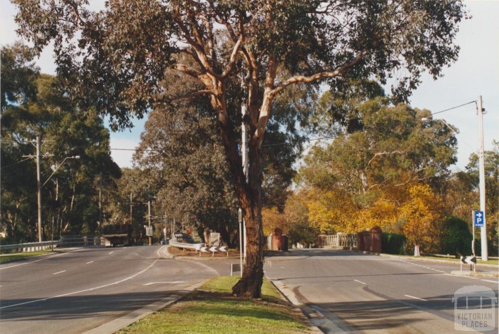 Bridges, Main Street, Diamond Creek, 2002