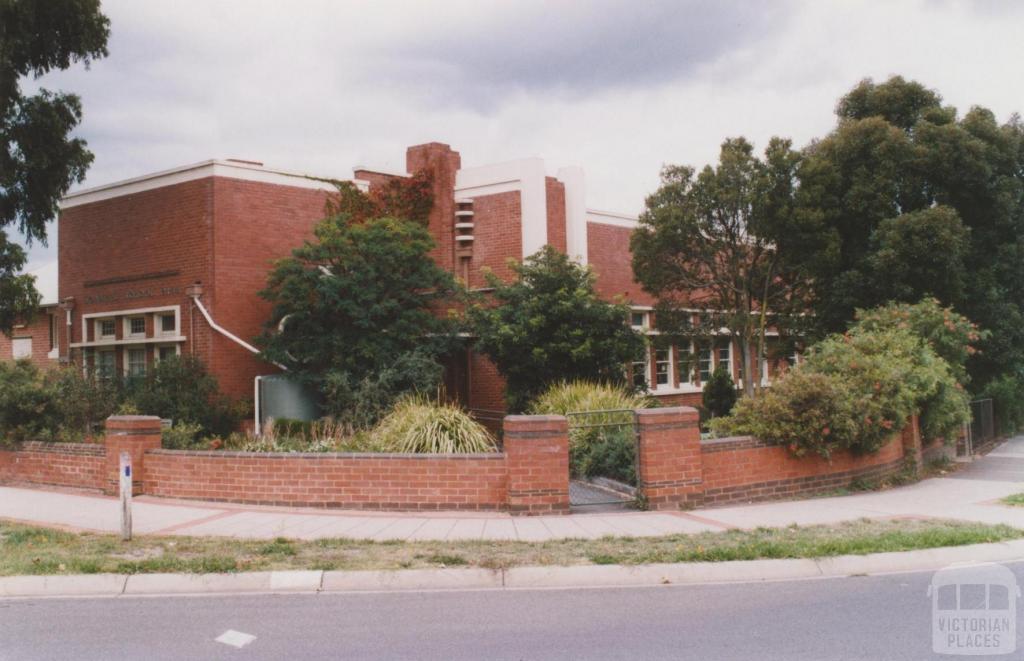 Primary school, Commercial Road, Morwell, 2010