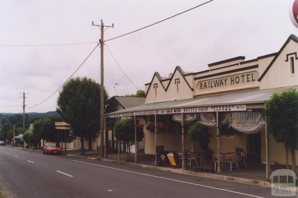 Railway Hotel, Linton, 2011