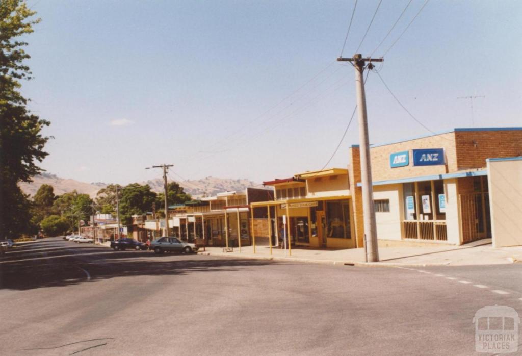 Main Street, Tallangatta, 2006