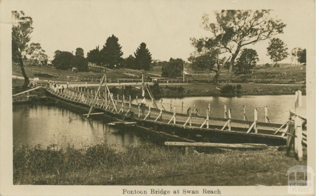 Pontoon Bridge at Swan Reach