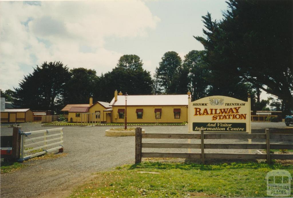 Historic Trentham Railway Station, 2003